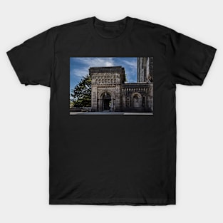 Penrhyn castle-Cross gate2 T-Shirt